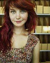 Das Beautiful Freckled Redhead Wallpaper 176x220