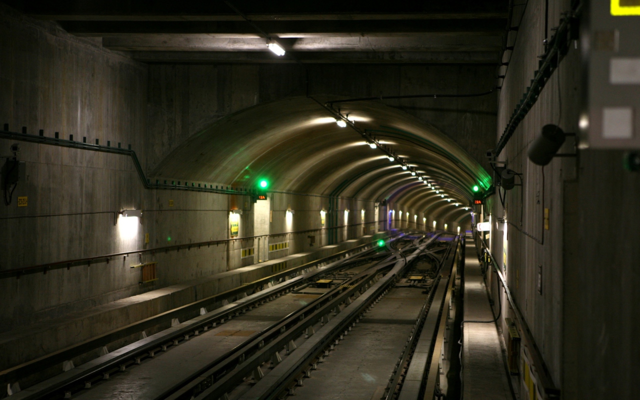 Обои Deep Modern Subway Tunnel 1280x800