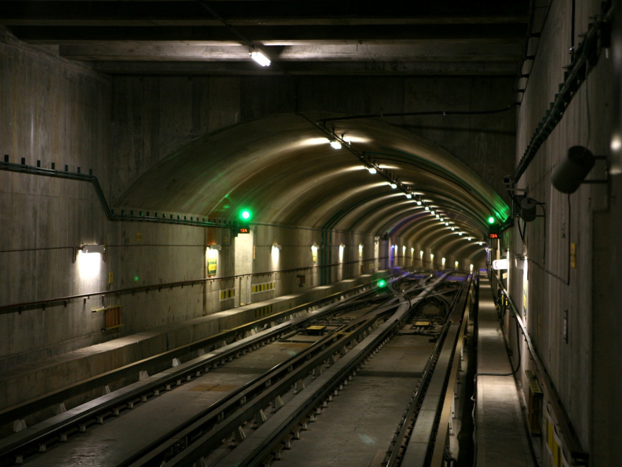 Screenshot №1 pro téma Deep Modern Subway Tunnel 1280x960