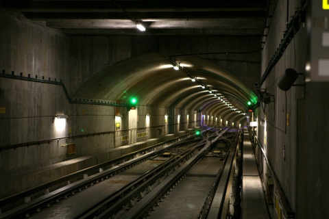 Das Deep Modern Subway Tunnel Wallpaper 480x320
