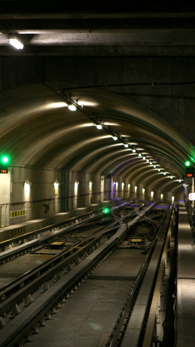 Deep Modern Subway Tunnel wallpaper 750x1334