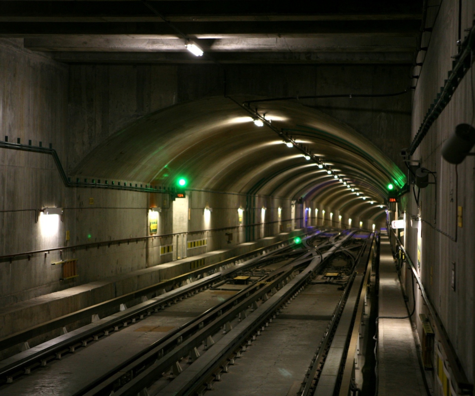 Обои Deep Modern Subway Tunnel 960x800