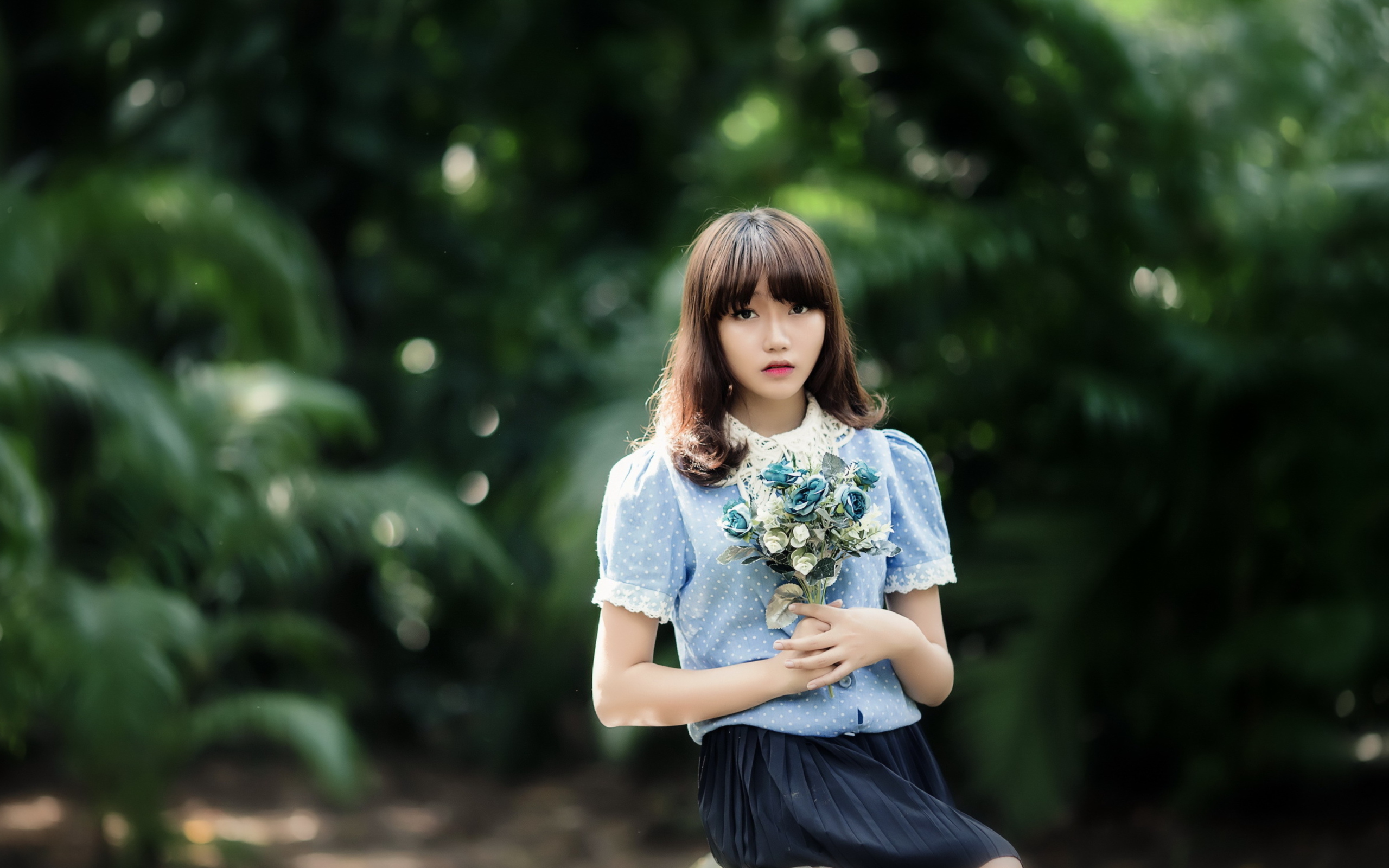 Cute Asian Model With Flower Bouquet wallpaper 2560x1600