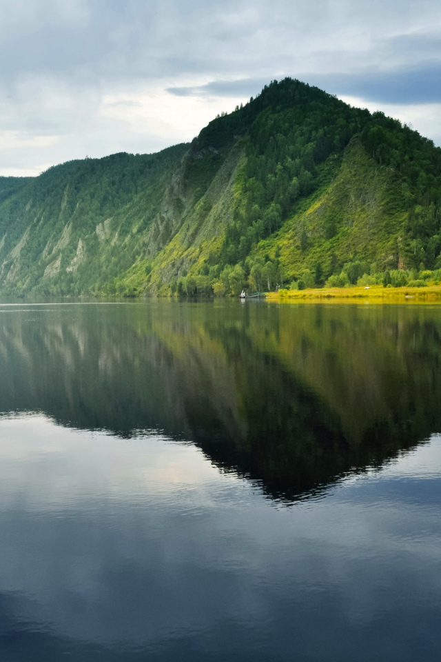 Lake HDR wallpaper 640x960