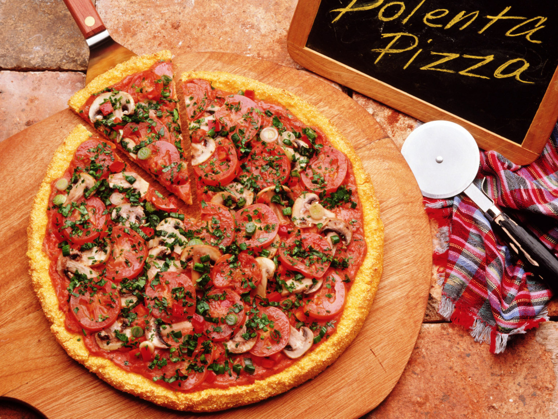 Обои Pizza With Tomatoes And Mushrooms 1152x864