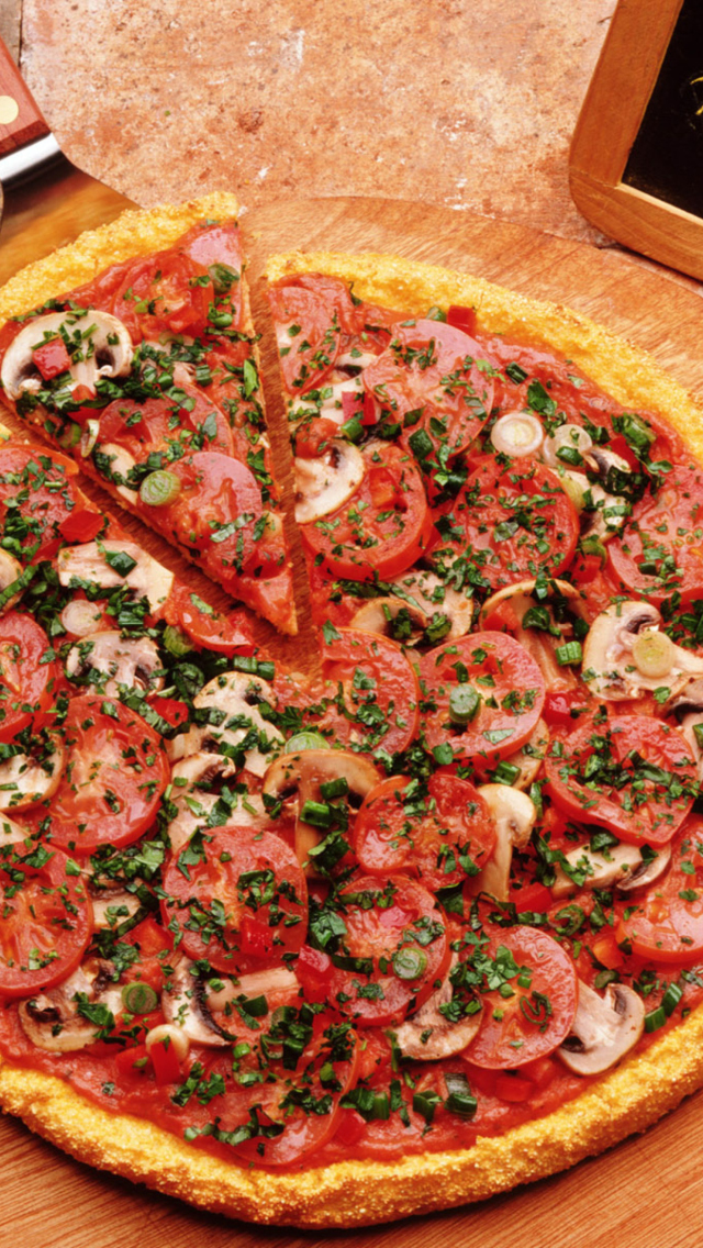 Fondo de pantalla Pizza With Tomatoes And Mushrooms 640x1136