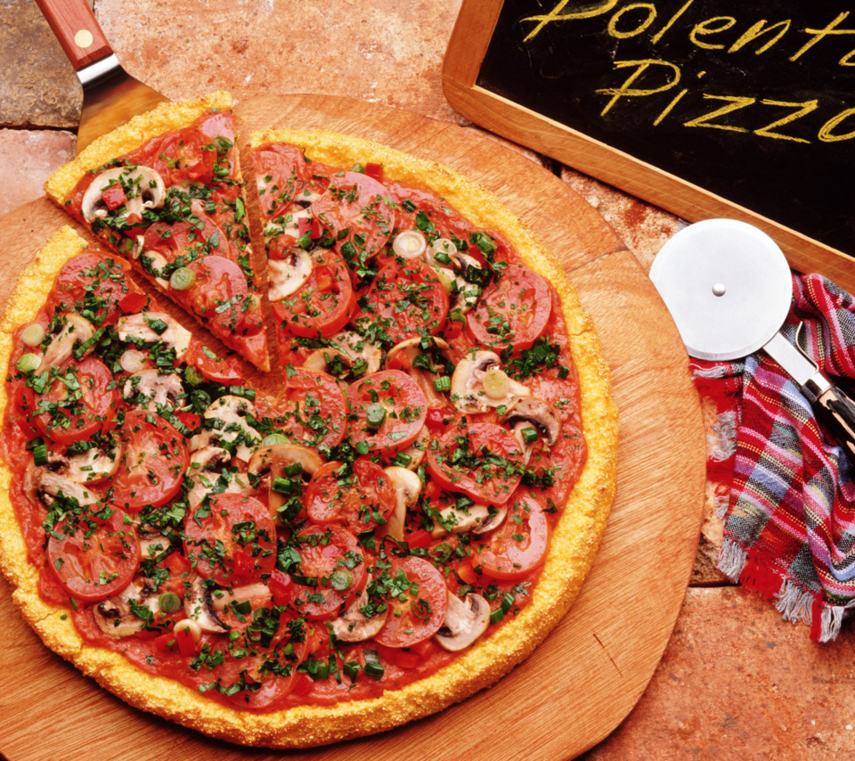 Das Pizza With Tomatoes And Mushrooms Wallpaper 960x854