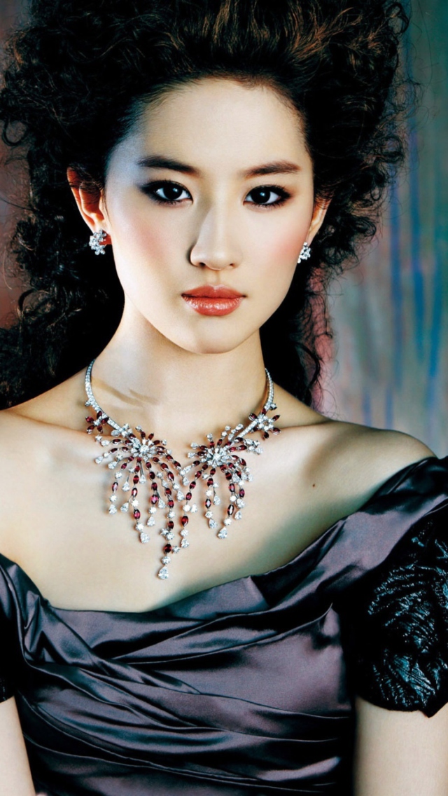Обои Liu Yifei Chinese Actress 640x1136