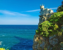 Sfondi Swallows Nest Castle near Yalta Crimea 220x176