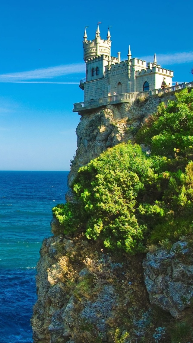 Das Swallows Nest Castle near Yalta Crimea Wallpaper 640x1136