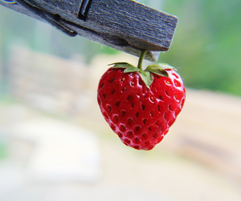 Red Strawberry Heart screenshot #1 960x800