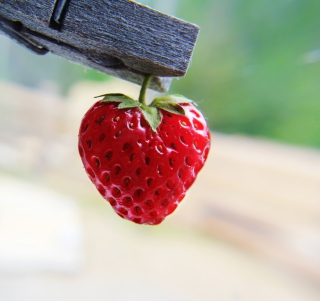 Red Strawberry Heart - Obrázkek zdarma pro iPad
