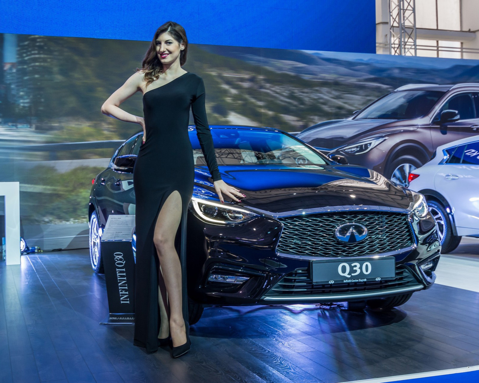 Fondo de pantalla Infiniti Q30 Frankfurt Auto Show 1600x1280