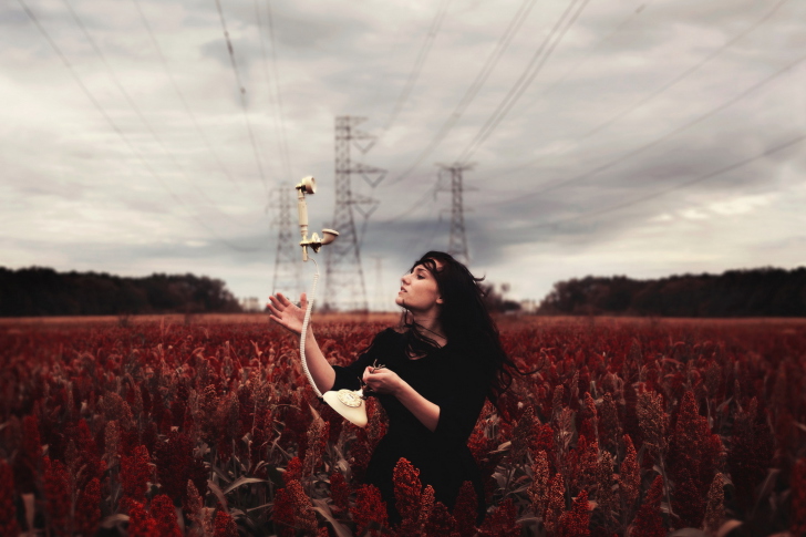 Обои Girl With Retro Phone