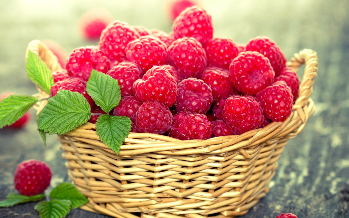 Basket with raspberries wallpaper 1440x900