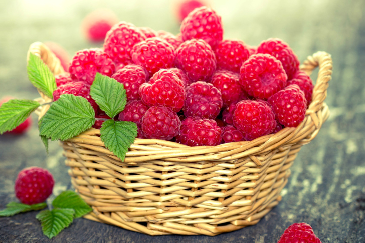 Basket with raspberries wallpaper