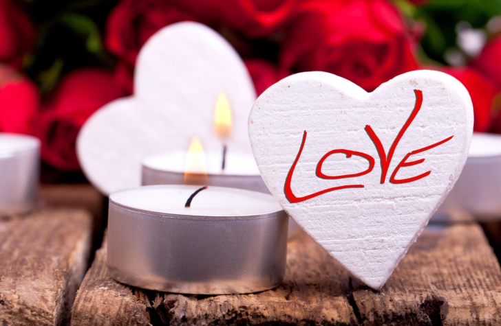 Das Love Heart And Candles Wallpaper