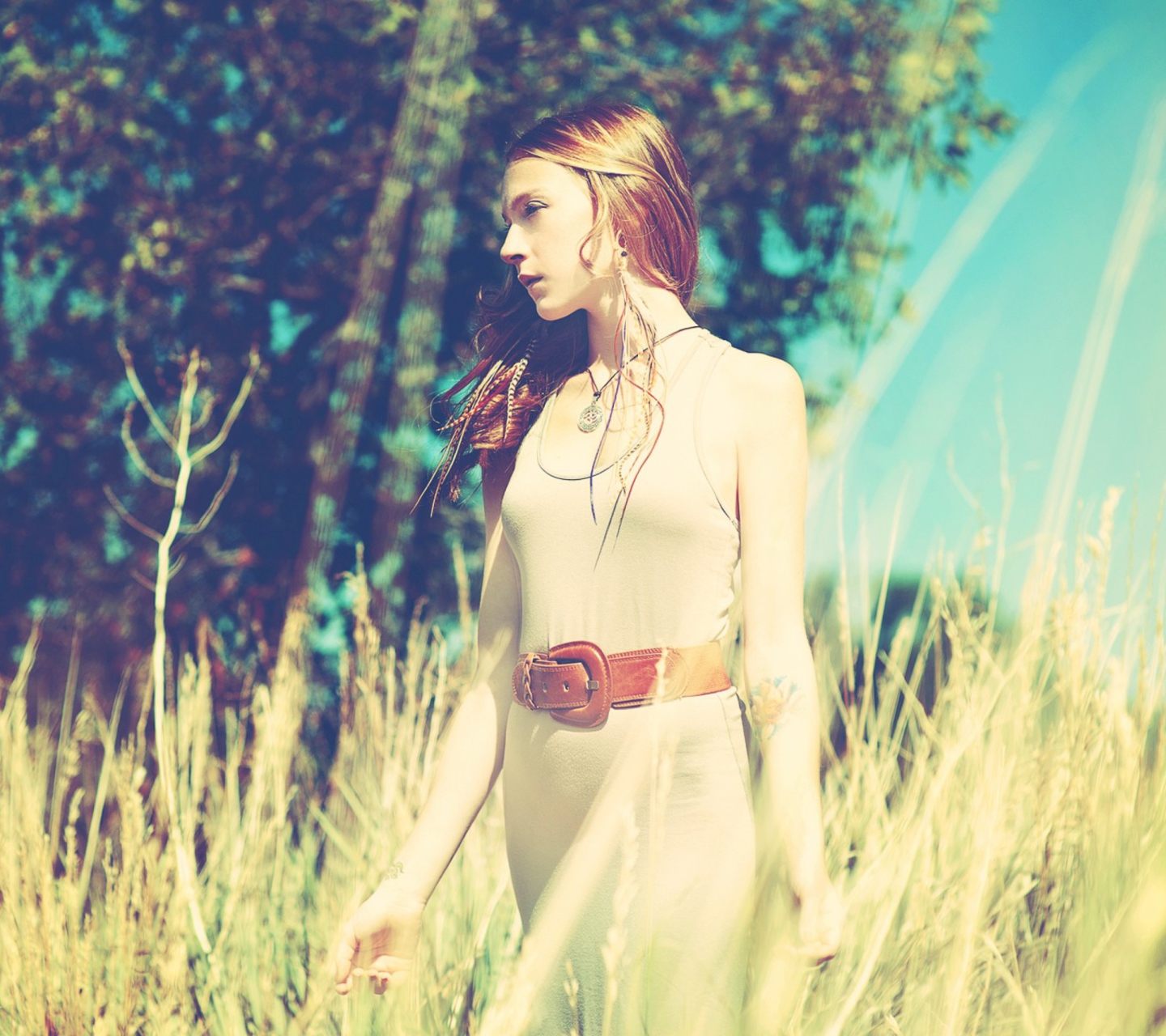 Screenshot №1 pro téma Beautiful Redhead Summer Pose 1440x1280