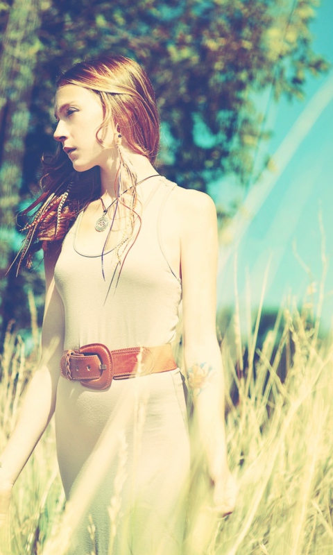 Beautiful Redhead Summer Pose screenshot #1 480x800