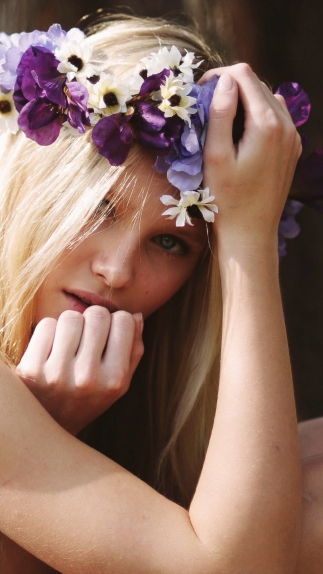Sfondi Blonde In Flower Crown 1080x1920