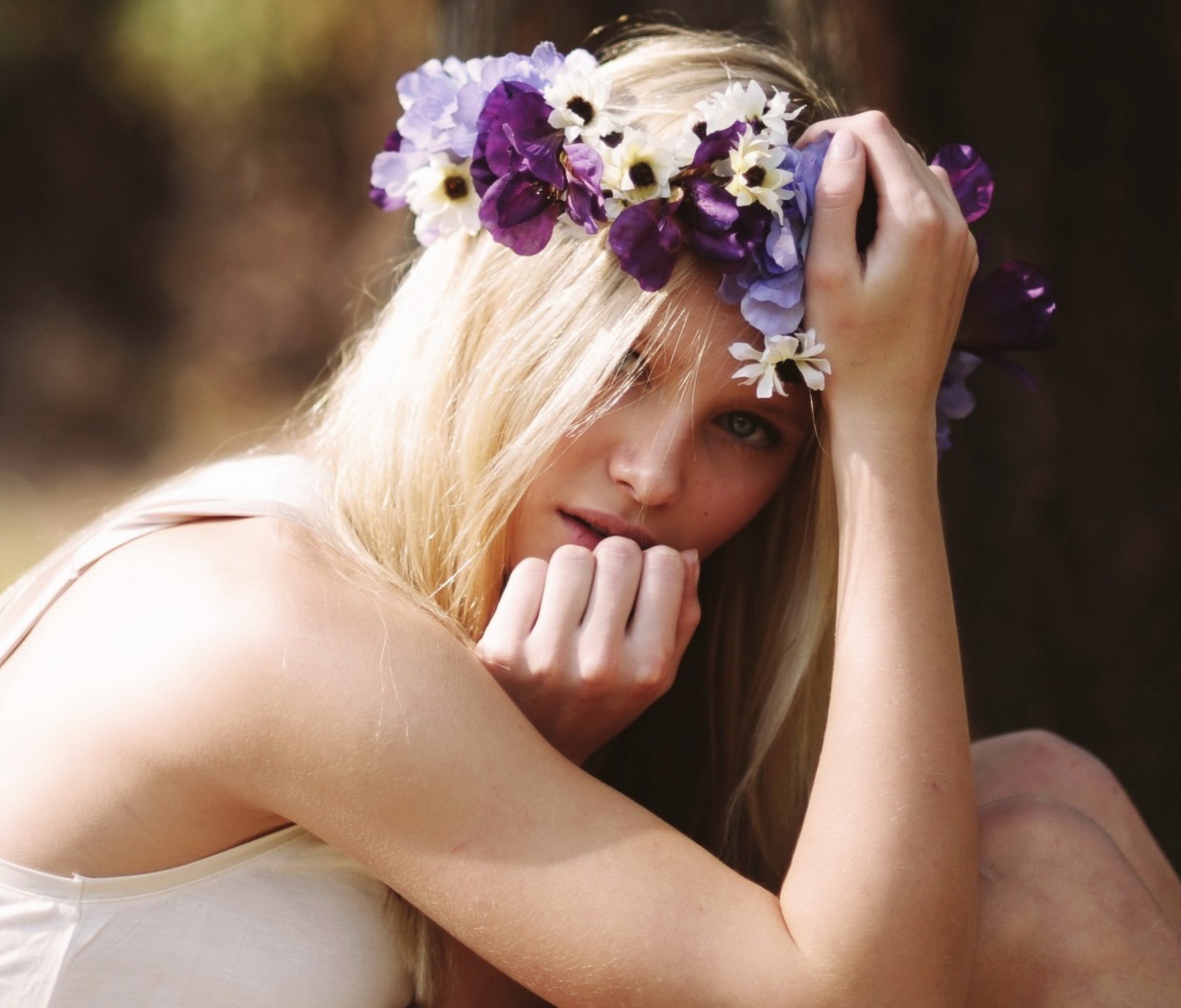 Blonde In Flower Crown wallpaper 1200x1024