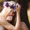 Sfondi Blonde In Flower Crown 128x128