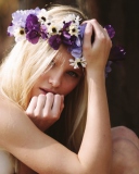 Fondo de pantalla Blonde In Flower Crown 128x160