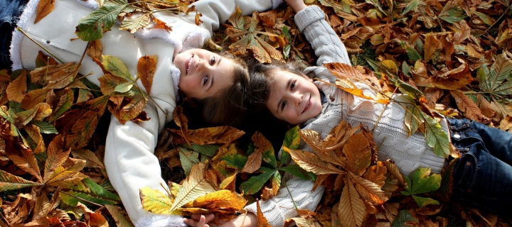 Cute Child Girls On Autumn Leaves Carpet wallpaper 720x320