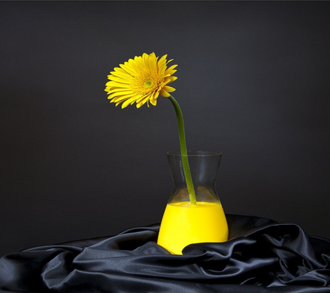 Fondo de pantalla Yellow Flower 1080x960