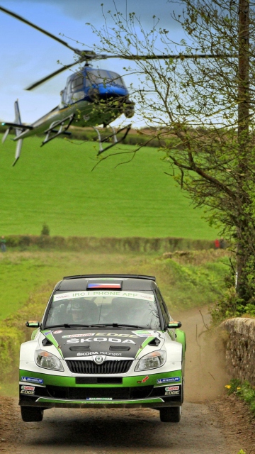 Das Skoda Fabia & Helicopter Wallpaper 360x640