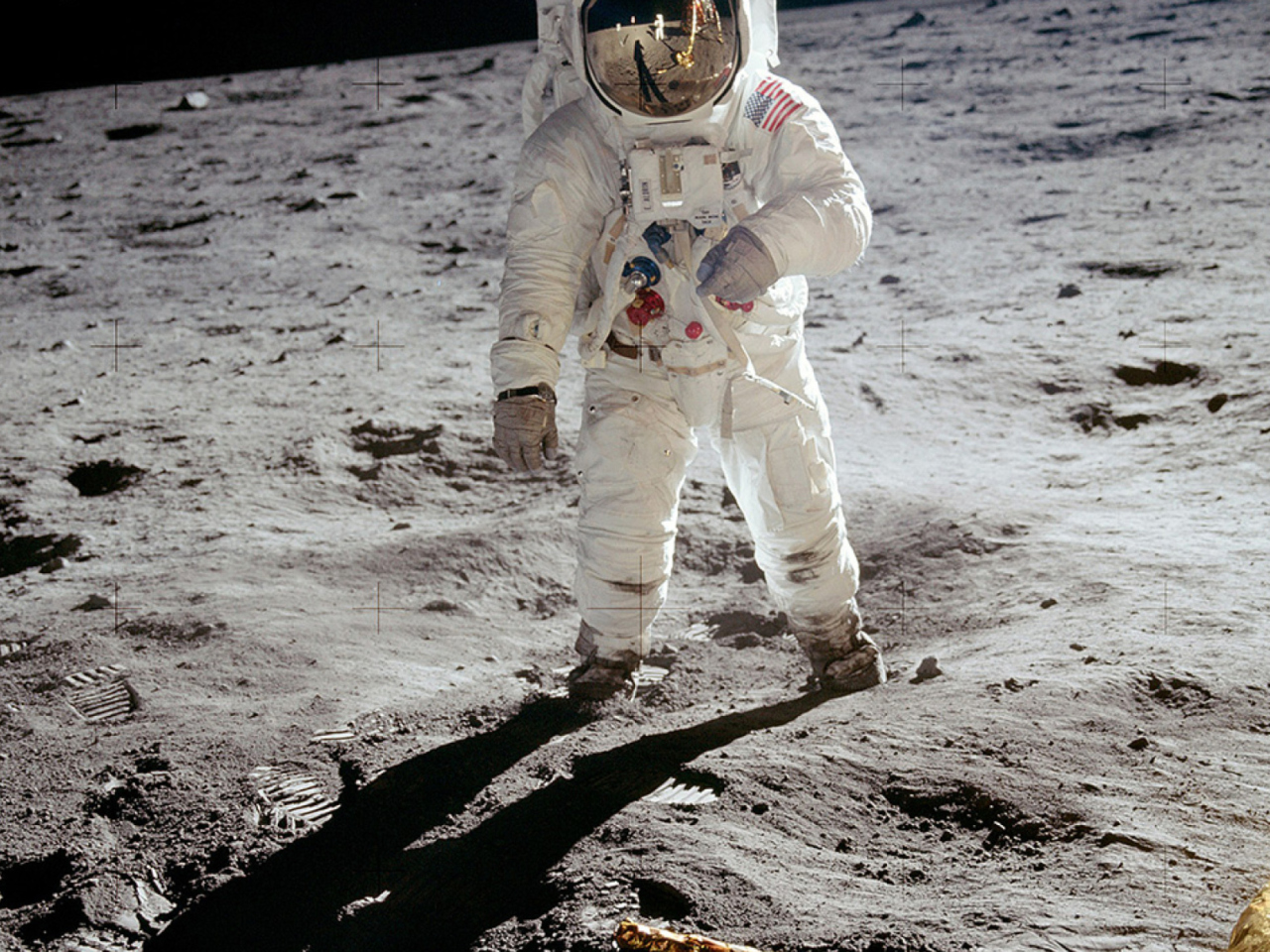 Армстронг космонавт на Луне