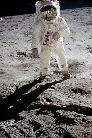 Man On The Moon wallpaper 320x480