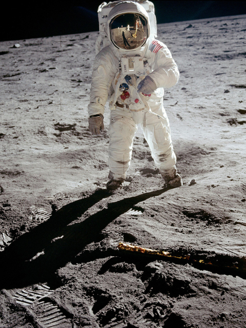 Man On The Moon screenshot #1 480x640