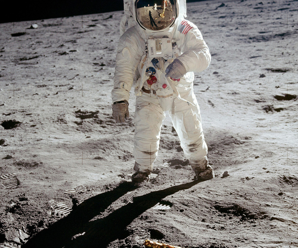 Man On The Moon screenshot #1 960x800
