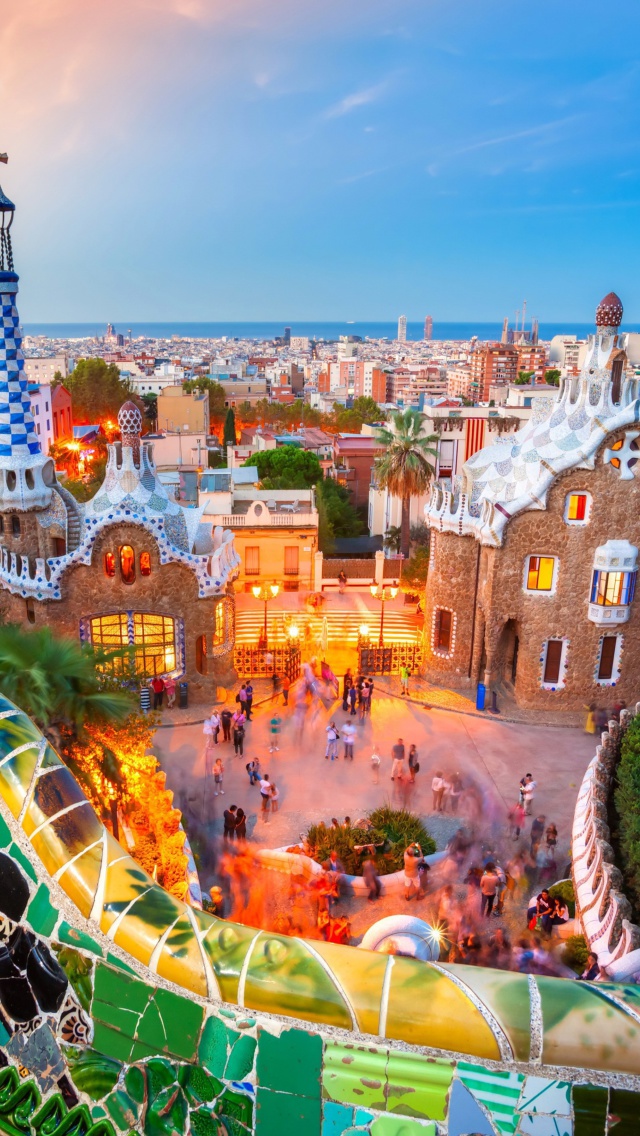 Park Guell in Barcelona wallpaper 640x1136