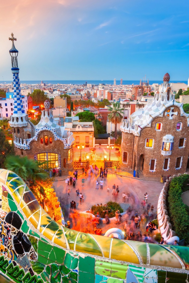 Park Guell in Barcelona screenshot #1 640x960