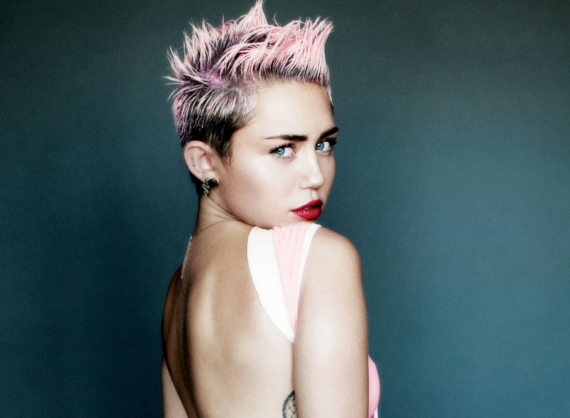 Miley Cyrus For V Magazine wallpaper 1920x1408