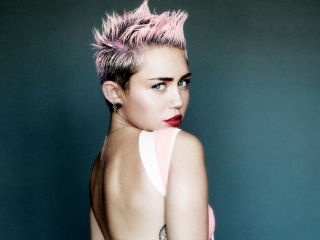 Sfondi Miley Cyrus For V Magazine 320x240