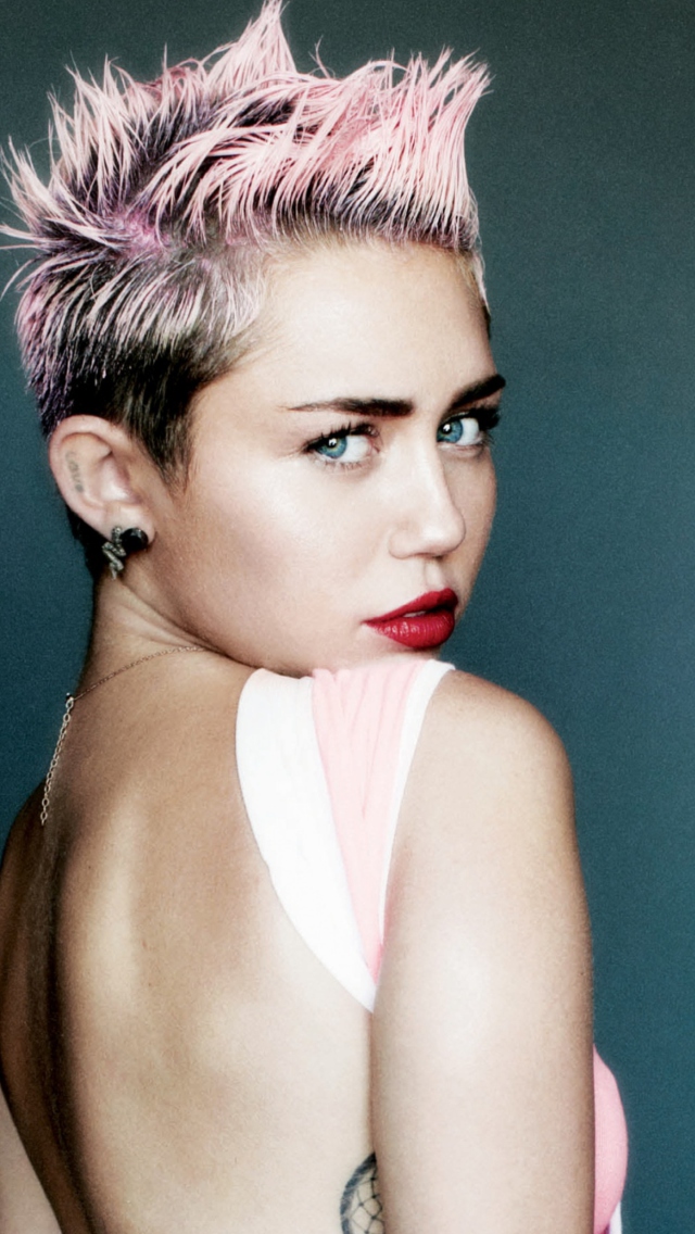 Обои Miley Cyrus For V Magazine 640x1136