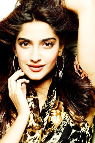 Screenshot №1 pro téma Actress Sonam Kapoor 320x480