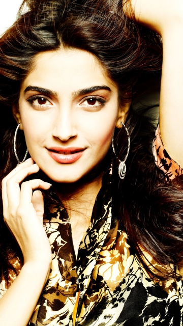 Fondo de pantalla Actress Sonam Kapoor 360x640