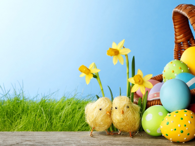 Yellow Easter Chickens wallpaper 640x480