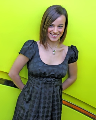 Alizee Singer sfondi gratuiti per iPhone 4S