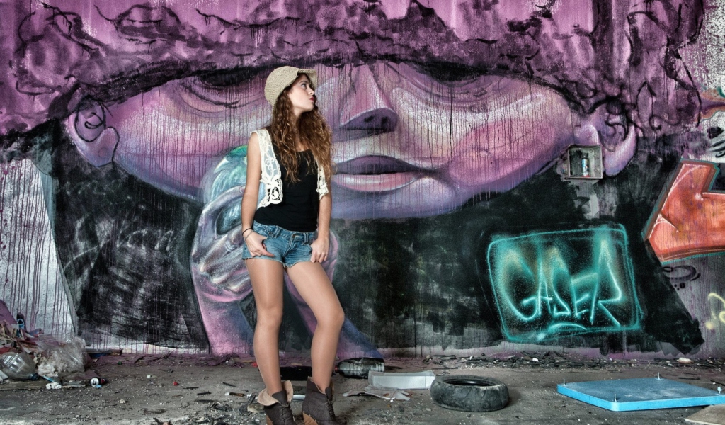 Das Girl In Front Of Graffiti Wall Wallpaper 1024x600