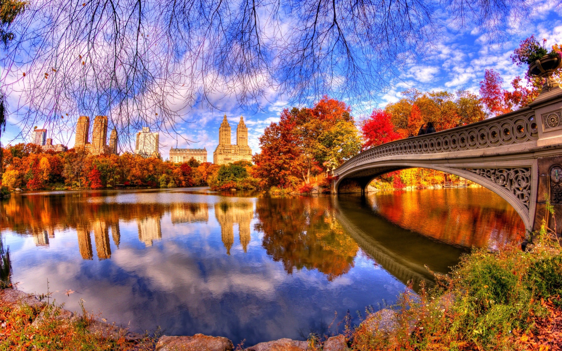 Architecture Reflection in Central Park wallpaper 1920x1200