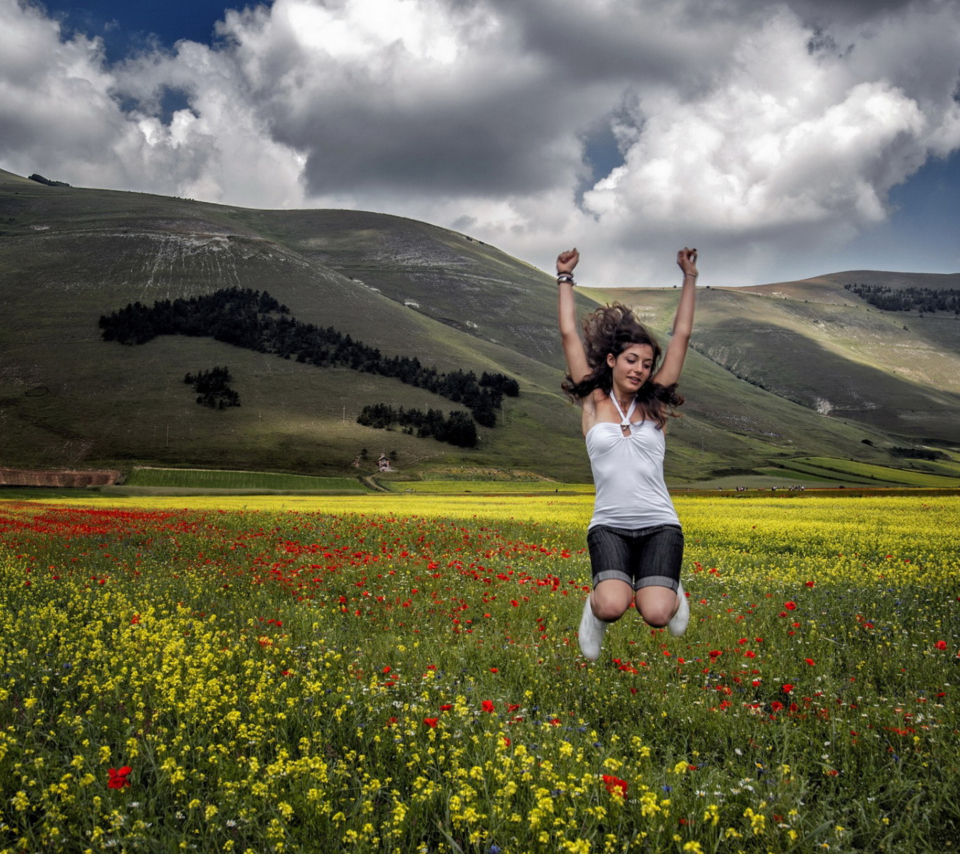 Das Happy Girl Jumping Wallpaper 960x854