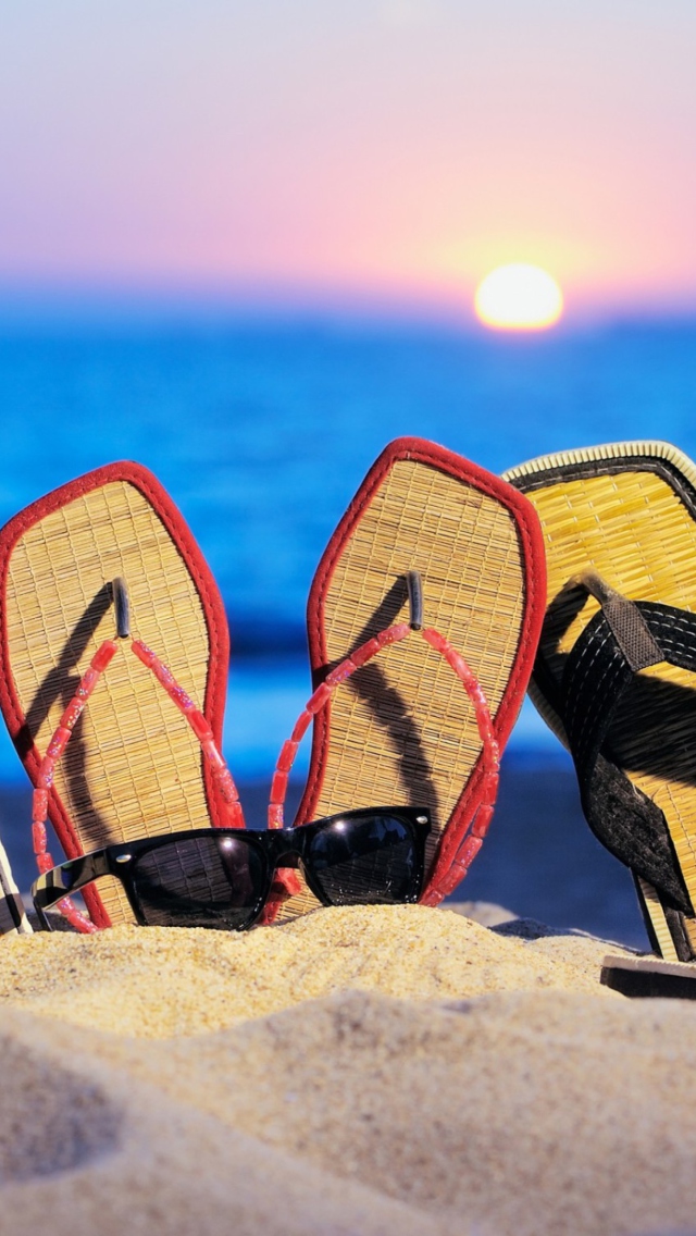 Das Sandals And Sunglasses Wallpaper 640x1136