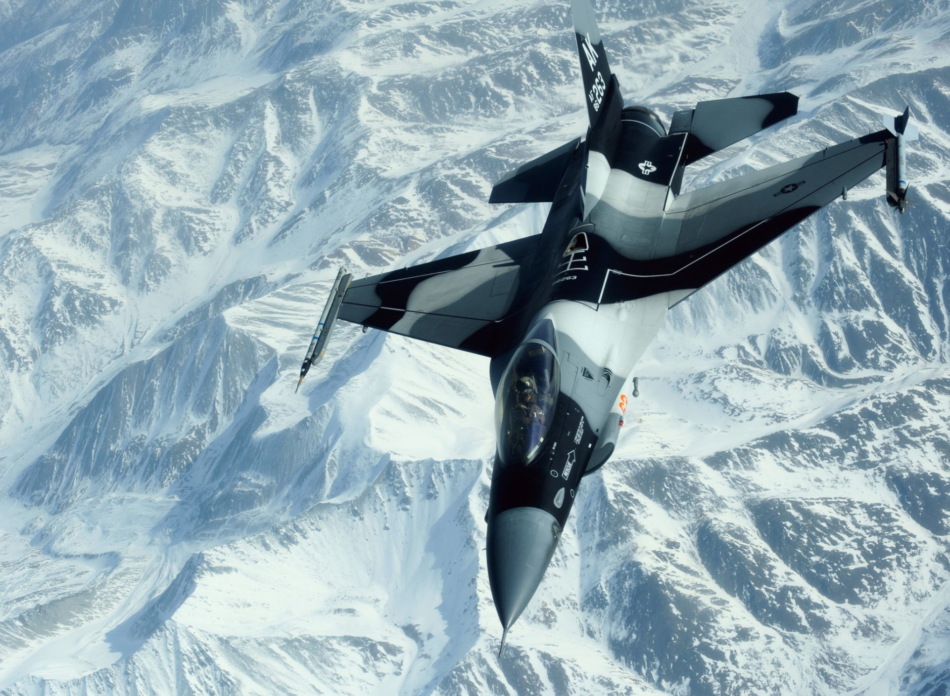 Screenshot №1 pro téma F-16 Fighting Falcon 1920x1408
