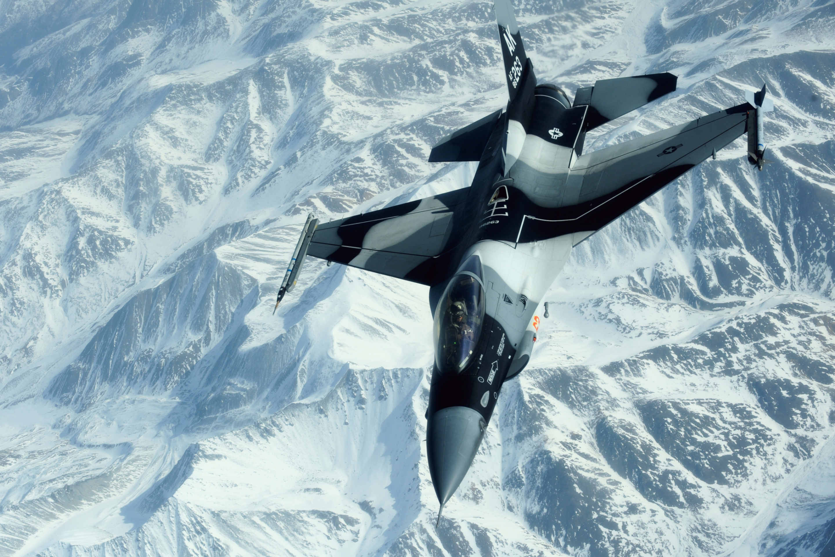 Fondo de pantalla F-16 Fighting Falcon 2880x1920