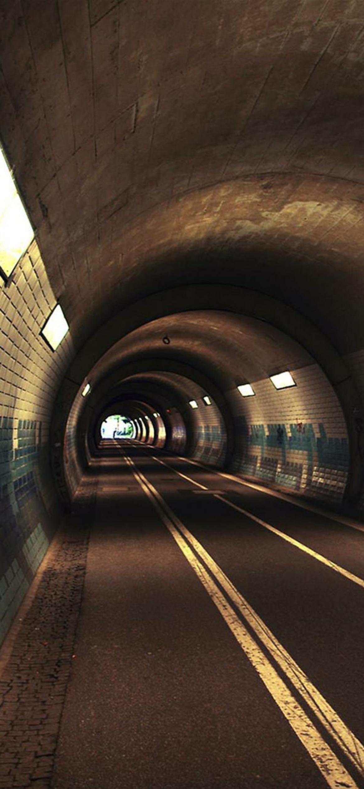 Das Tunnel Wallpaper 1170x2532